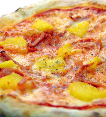 夏威夷披萨 – 菠萝、熟火腿、番茄汁、马苏里拉奶酪、阿里根奴